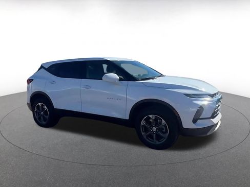 Used 2025 Chevrolet Blazer LT FWD image 2