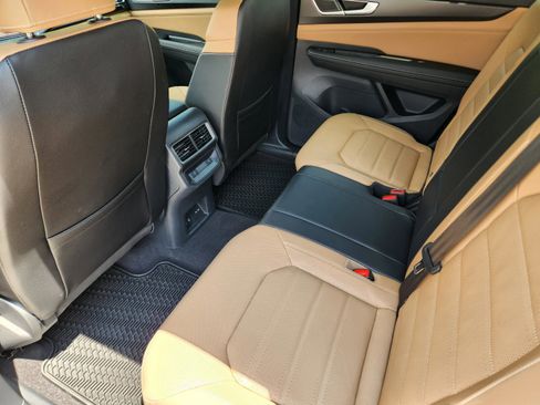 Used 2024 Volkswagen Atlas Cross Sport SEL R-Line AWD/4WD image 27