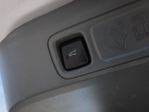 Used 2018 Lincoln Navigator L Select w/ Technology Package AWD/4WD image 78