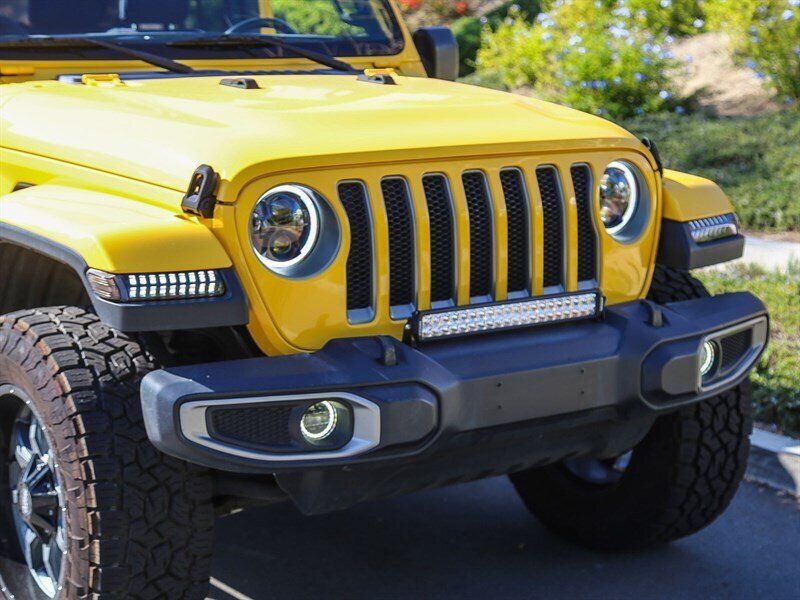 Used 2019 Jeep Wrangler Unlimited Sahara AWD/4WD image 11