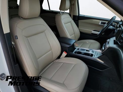 Used 2022 Ford Explorer XLT w/ Equipment Group 202A AWD/4WD image 28