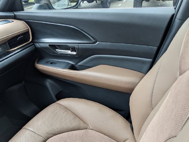 Used 2026 Toyota Grand Highlander AWD Hybrid image 19