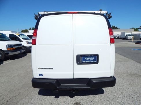 Used 2021 Chevrolet Express 2500 w/ Driver Convenience Package RWD image 7