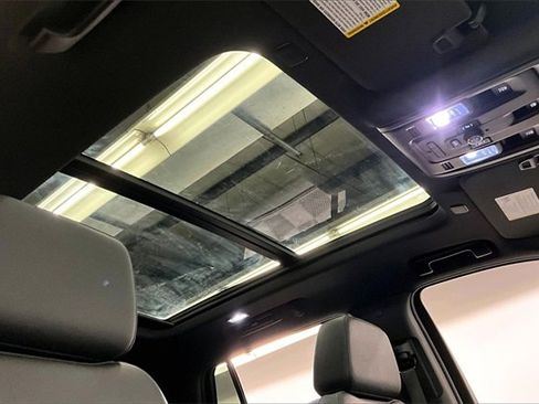 Used 2024 Chevrolet Tahoe Z71 w/ Luxury Package image 16