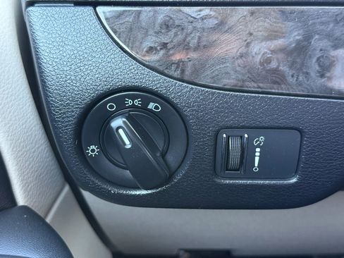 Used 2018 Dodge Grand Caravan SE w/ UConnect Hands-Free Group image 35