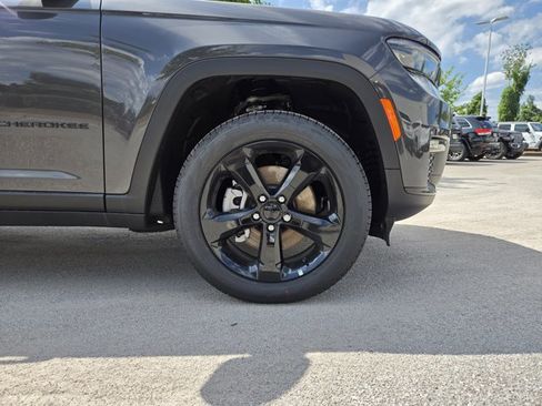 New 2025 Jeep Grand Cherokee L Limited w/ Black Appearance Package image 5