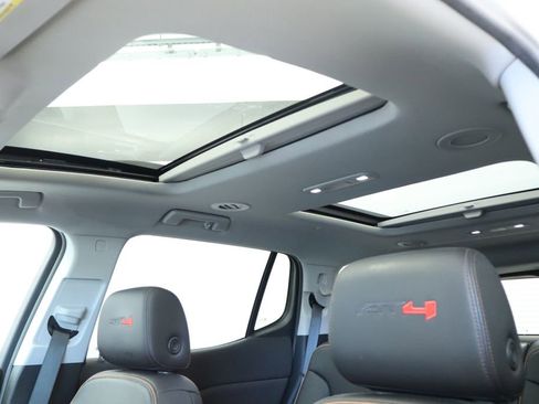 Used 2022 GMC Acadia AT4 w/ Technology Package AWD/4WD image 54