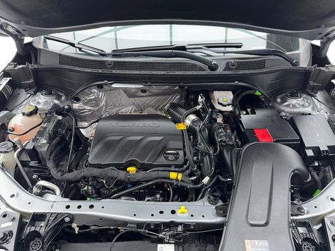 Used 2025 Chevrolet Trax RS w/ Sunroof Package image 17