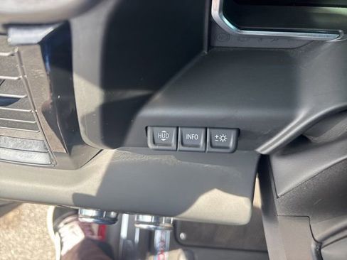 Used 2022 GMC Sierra 1500 AT4 w/ AT4 Premium Package AWD/4WD image 32