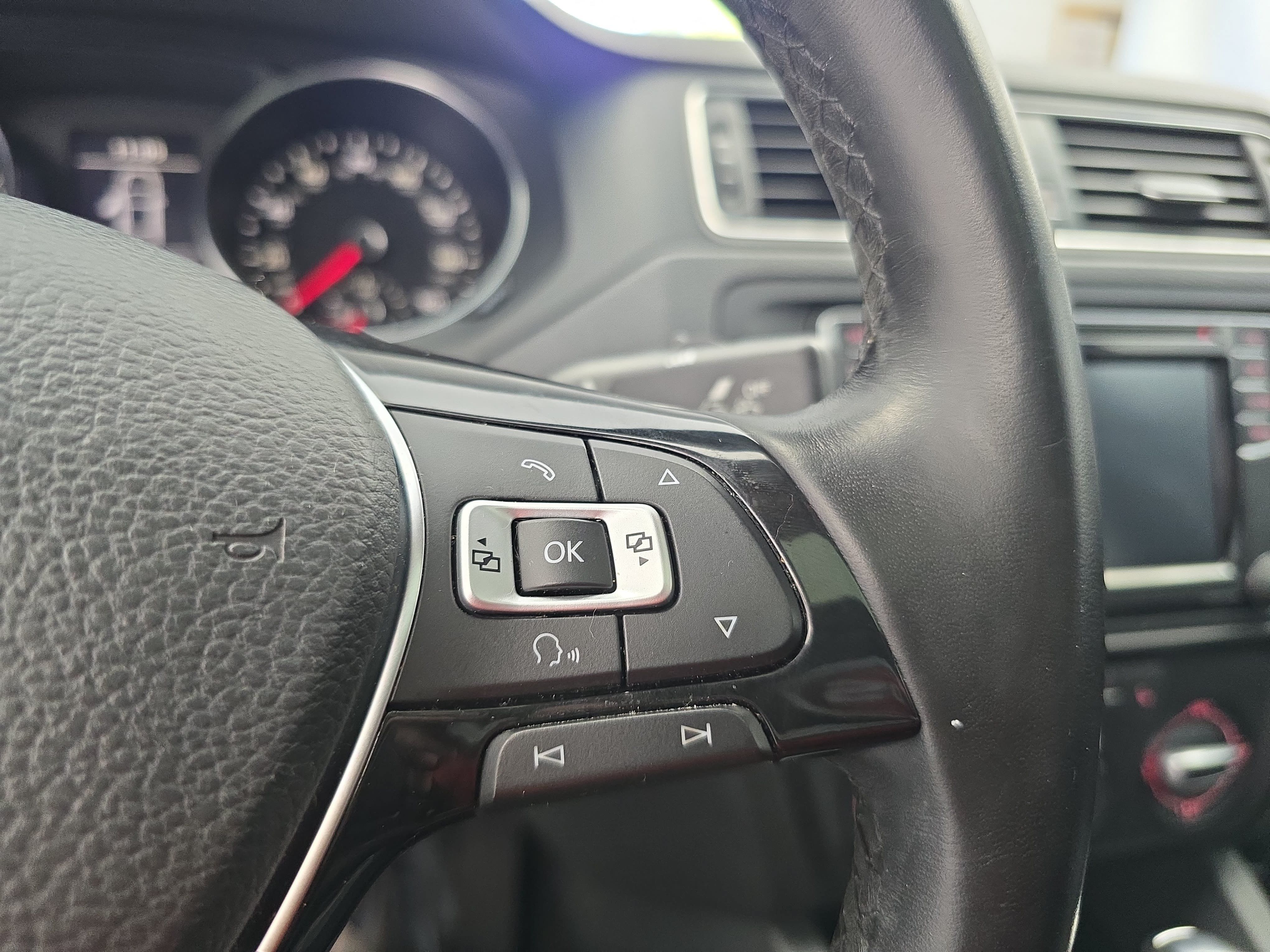 Used 2017 Volkswagen Jetta SE FWD image 17