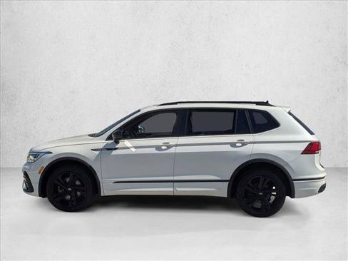 Used 2023 Volkswagen Tiguan SE R-Line AWD/4WD image 9