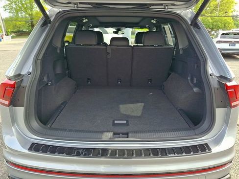 Used 2024 Volkswagen Tiguan SE R-Line AWD/4WD image 29
