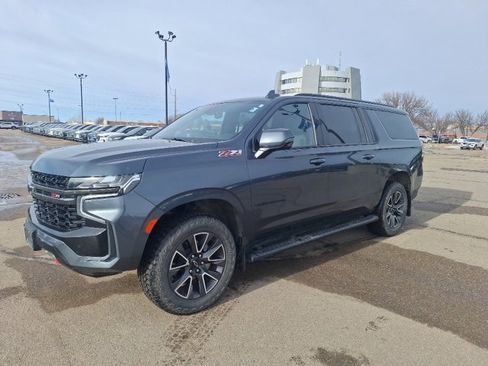 Used 2021 Chevrolet Suburban Z71 w/ Z71 Signature Package image 2