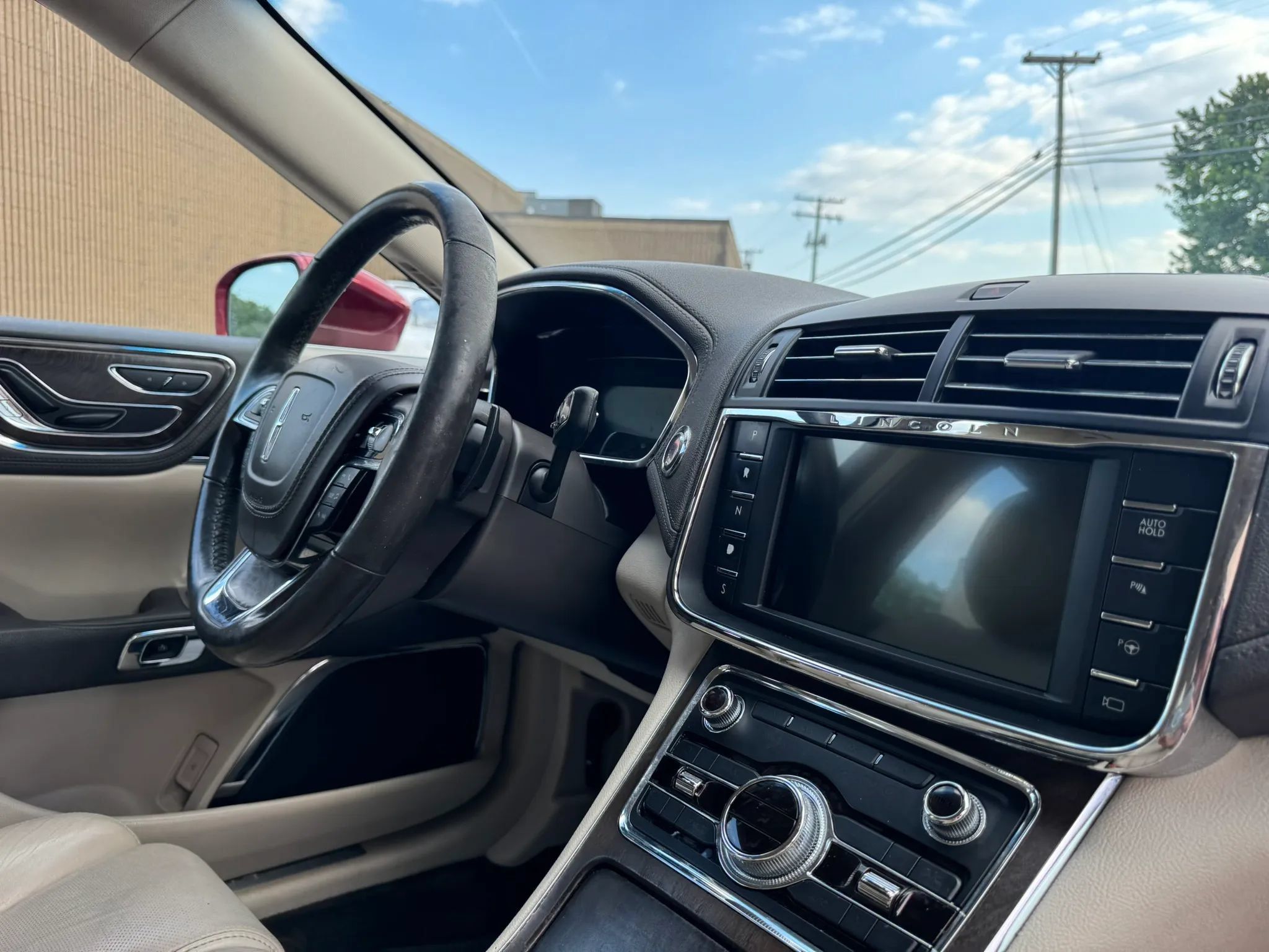 Used 2017 Lincoln Continental Select w/ Technology Package FWD image 27