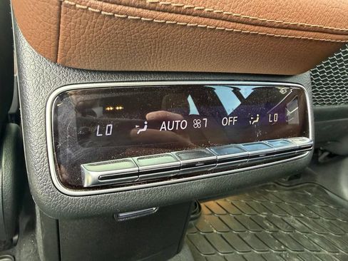 Used 2024 Mercedes-Benz GLS 450 4MATIC image 19