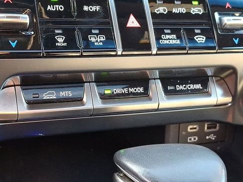 Used 2023 Lexus LX 600 4WD w/ Luxury Package image 27