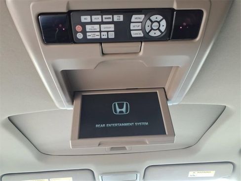 Used 2018 Honda Pilot Touring image 5