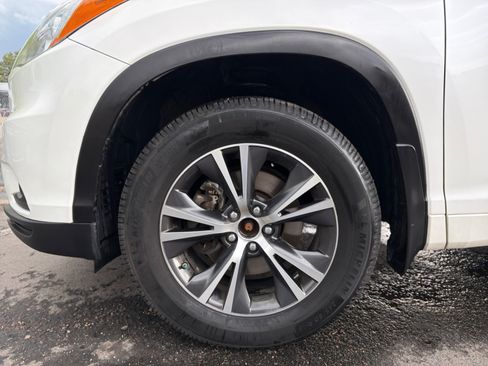 Used 2016 Toyota Highlander XLE AWD/4WD image 11