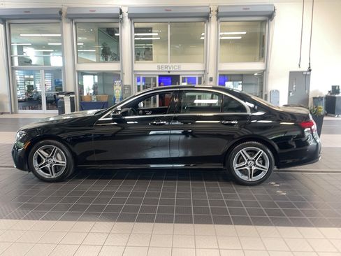 Used 2022 Mercedes-Benz E 350 4MATIC image 4