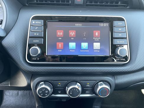 New 2025 Nissan Kicks Play S image 17