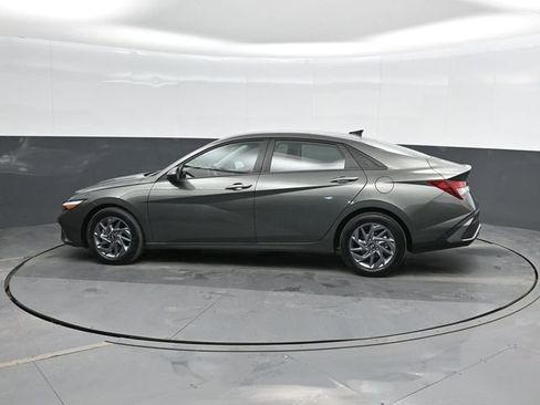 Used 2024 Hyundai Elantra SEL image 9