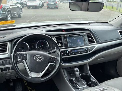 Used 2017 Toyota Highlander XLE w/ Protection Package #3 AWD/4WD image 26