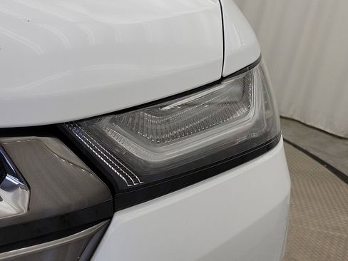 Used 2023 Chevrolet Traverse RS image 28