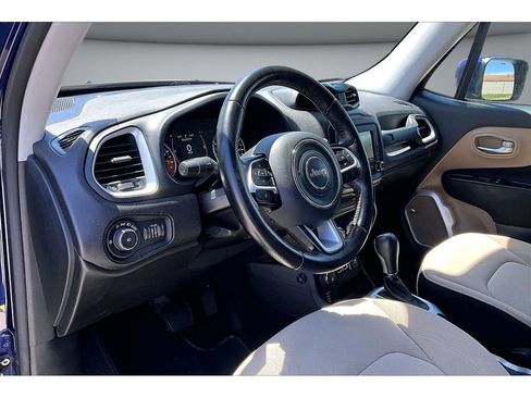 Used 2016 Jeep Renegade Latitude AWD/4WD image 17