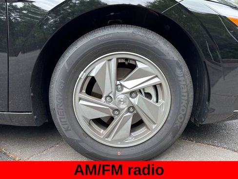 Used 2026 Hyundai Elantra SE FWD image 11