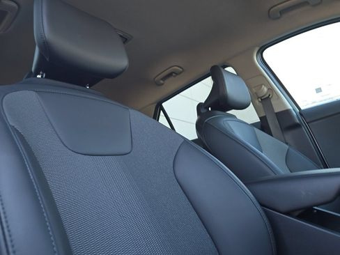 Used 2023 Kia Niro EX w/ EX Cold Weather Package FWD image 17