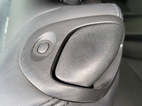 Used 2014 INFINITI Q60 Journey w/ Premium Package image 12