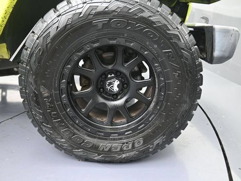 Used 2017 Jeep Wrangler Unlimited Rubicon w/ Connectivity Group AWD/4WD image 6