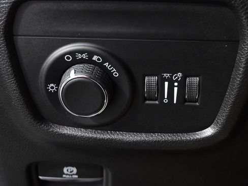 Used 2023 Jeep Grand Cherokee Altitude AWD/4WD image 24