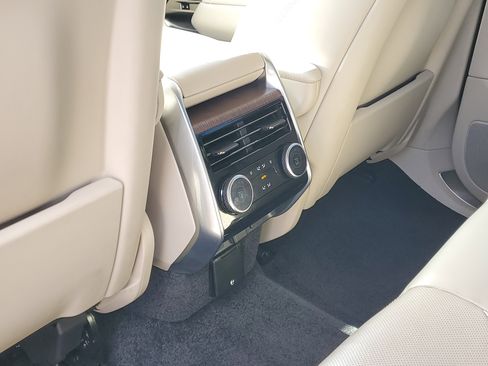 Used 2024 Land Rover Range Rover SE image 23