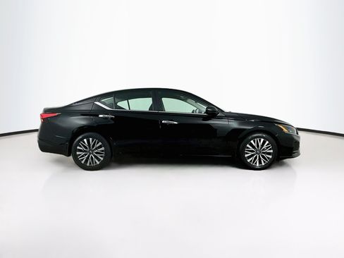 Used 2024 Nissan Altima 2.5 SV FWD image 10