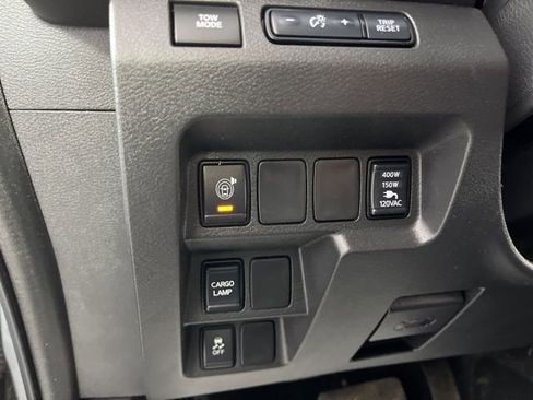 Used 2025 Nissan Frontier SV w/ SV Convenience Package RWD image 30