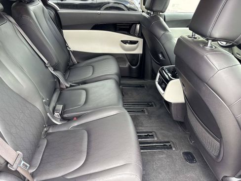 Used 2023 Kia Carnival SX FWD image 33