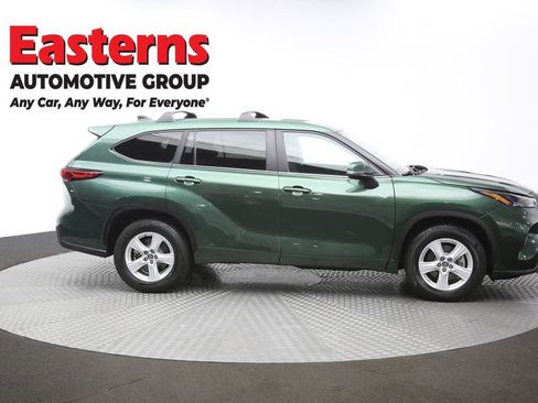 Used 2023 Toyota Highlander LE image 48