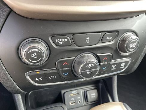 Used 2015 Jeep Cherokee Limited AWD/4WD image 19