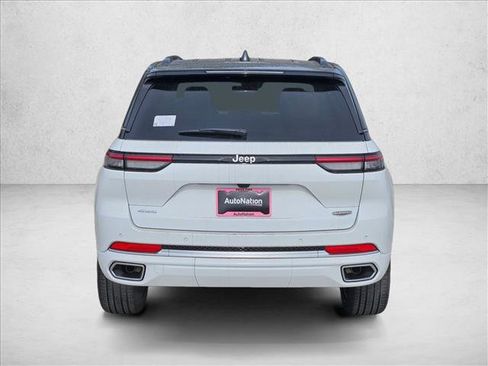 New 2025 Jeep Grand Cherokee Summit image 6