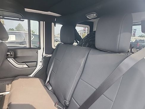 Used 2017 Jeep Wrangler Unlimited Sahara w/ Dual Top Group AWD/4WD image 8