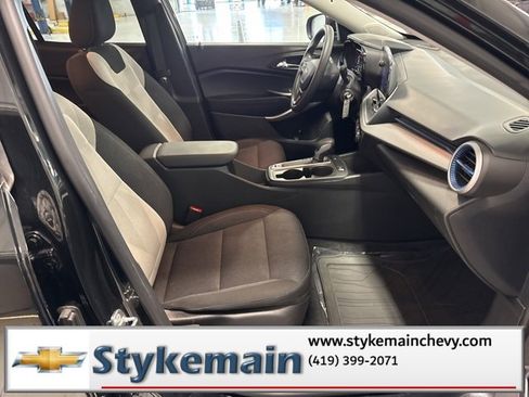 Used 2024 Chevrolet Trax LS w/ LS Convenience Package image 17