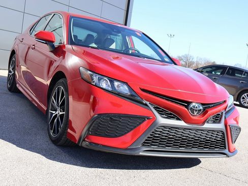 Used 2024 Toyota Camry SE image 6