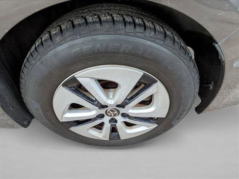 Used 2017 Toyota Prius Three image 8