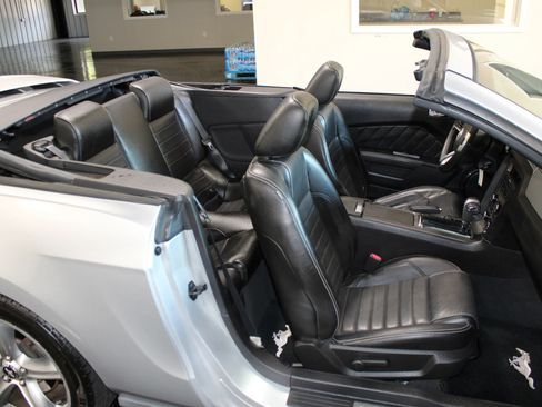 Used 2010 Ford Mustang GT RWD image 37