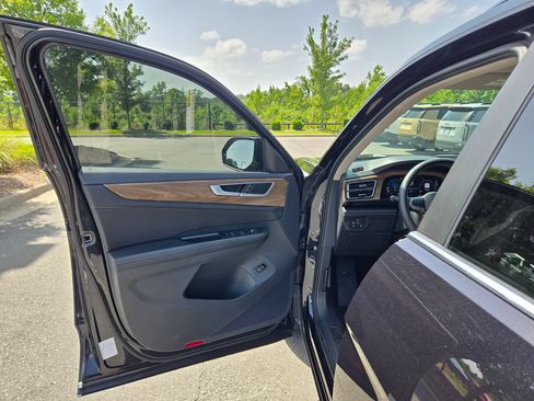 Used 2024 Volkswagen Atlas SE FWD image 20