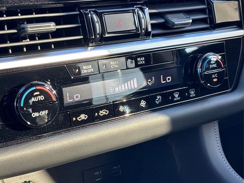 New 2025 Nissan Pathfinder SV image 29