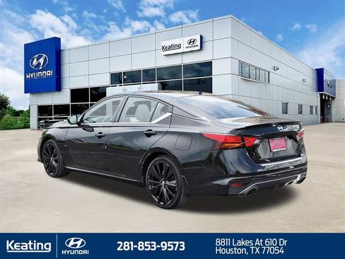 Used 2022 Nissan Altima 2.5 SR w/ Midnight Edition Package FWD image 7