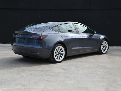 Used 2023 Tesla Model 3 Standard Range RWD image 6