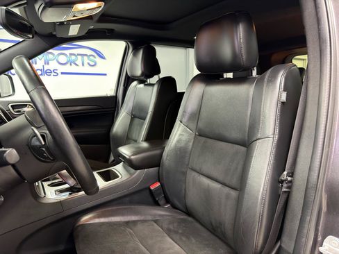 Used 2017 Jeep Grand Cherokee Altitude AWD/4WD image 11